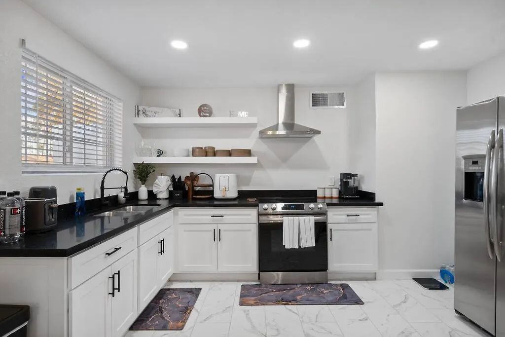Apartment 5 Miles From Downtown Phoenix - Pool Home United States