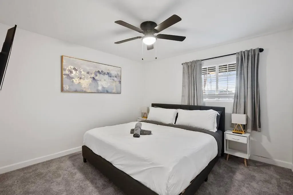 5 Miles From Downtown Phoenix - Pool Home 0*,  United States