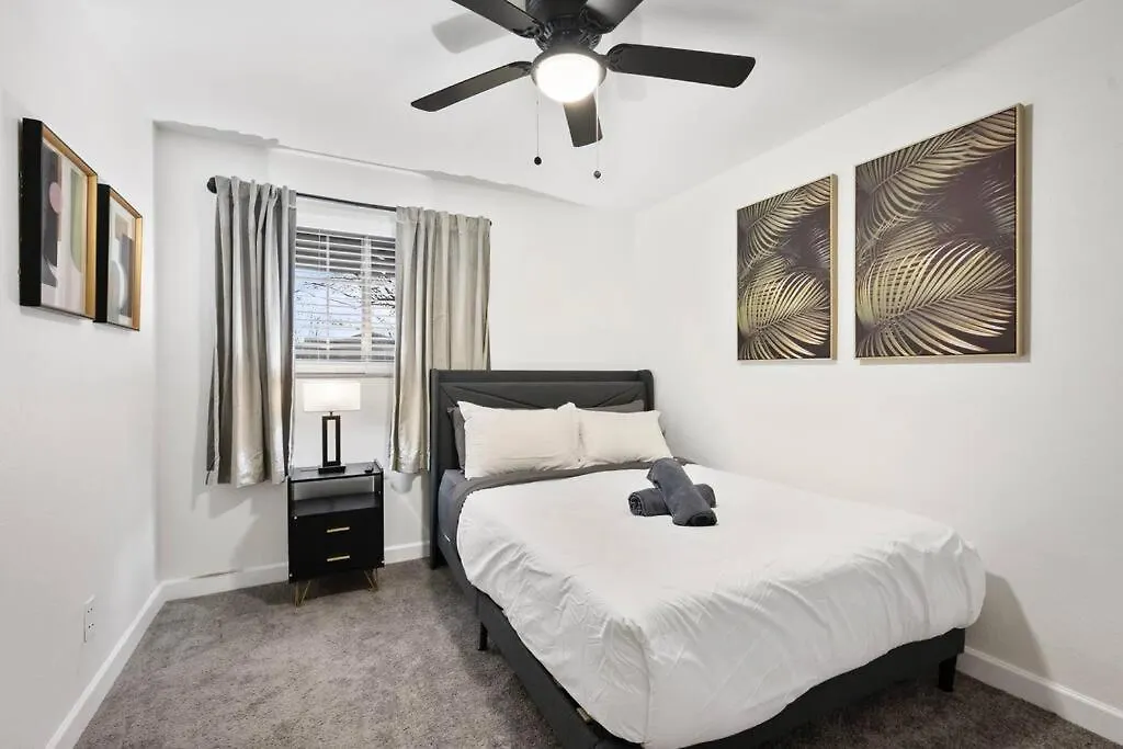 5 Miles From Downtown Phoenix - Pool Home United States