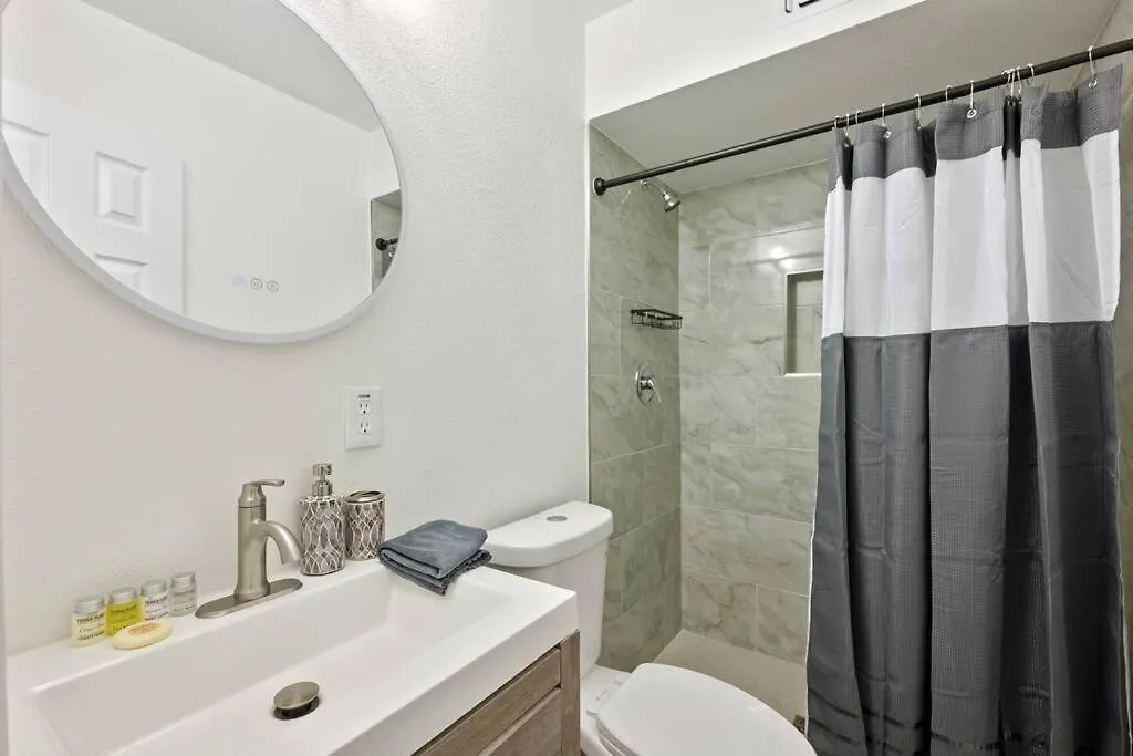 5 Miles From Downtown Phoenix - Pool Home