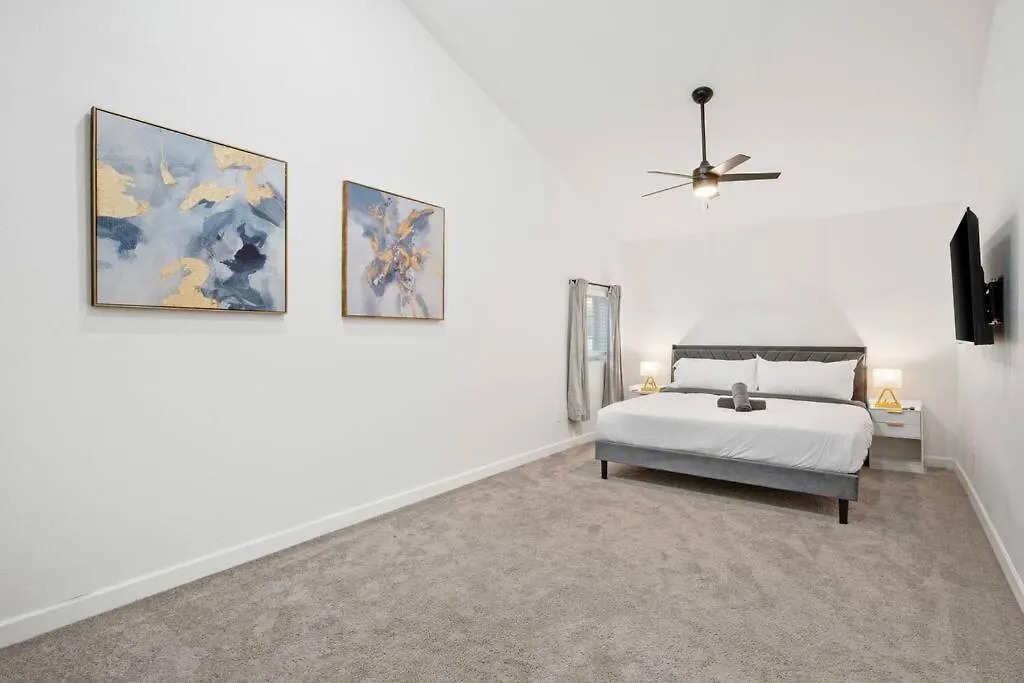 5 Miles From Downtown Phoenix - Pool Home