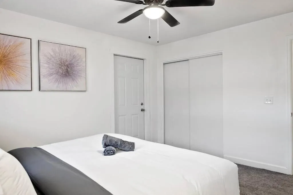 5 Miles From Downtown Phoenix - Pool Home