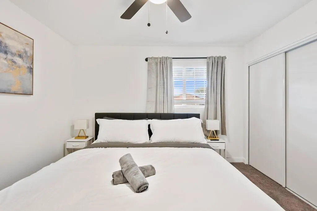 Apartment 5 Miles From Downtown Phoenix - Pool Home United States