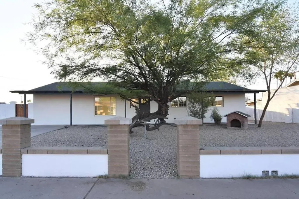 5 Miles From Downtown Phoenix - Pool Home