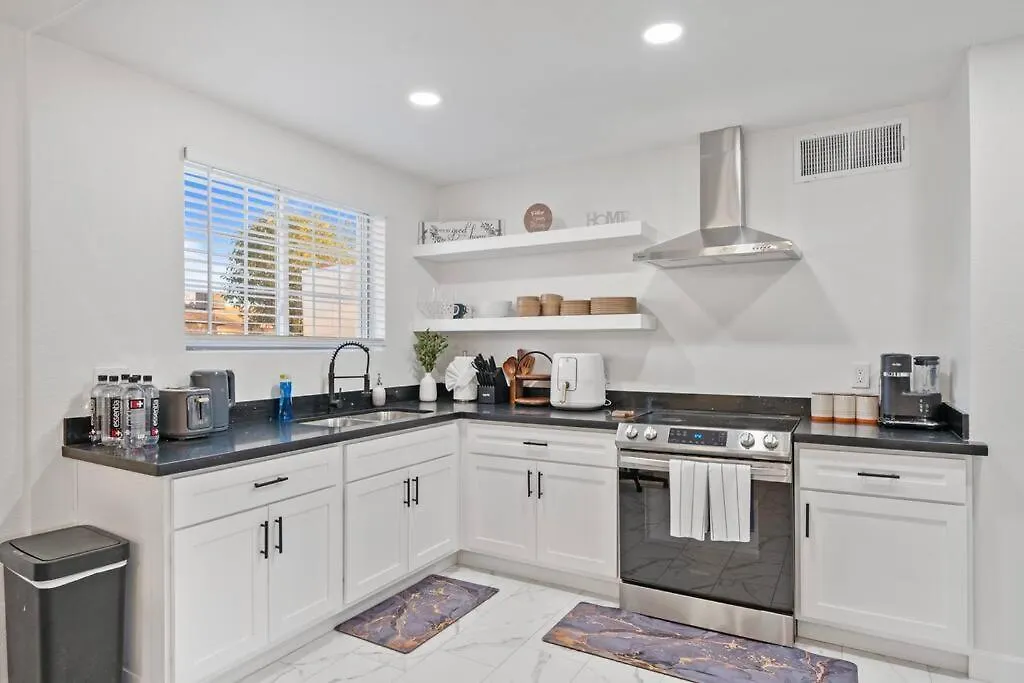 5 Miles From Downtown Phoenix - Pool Home Apartment